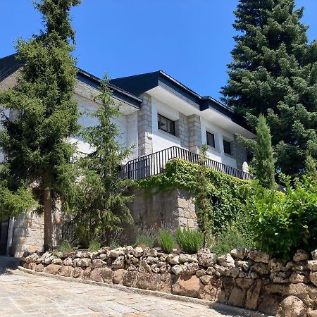 Gran Chalet Con Piscina Y Apartamento En Navacerrada Vila Exterior foto